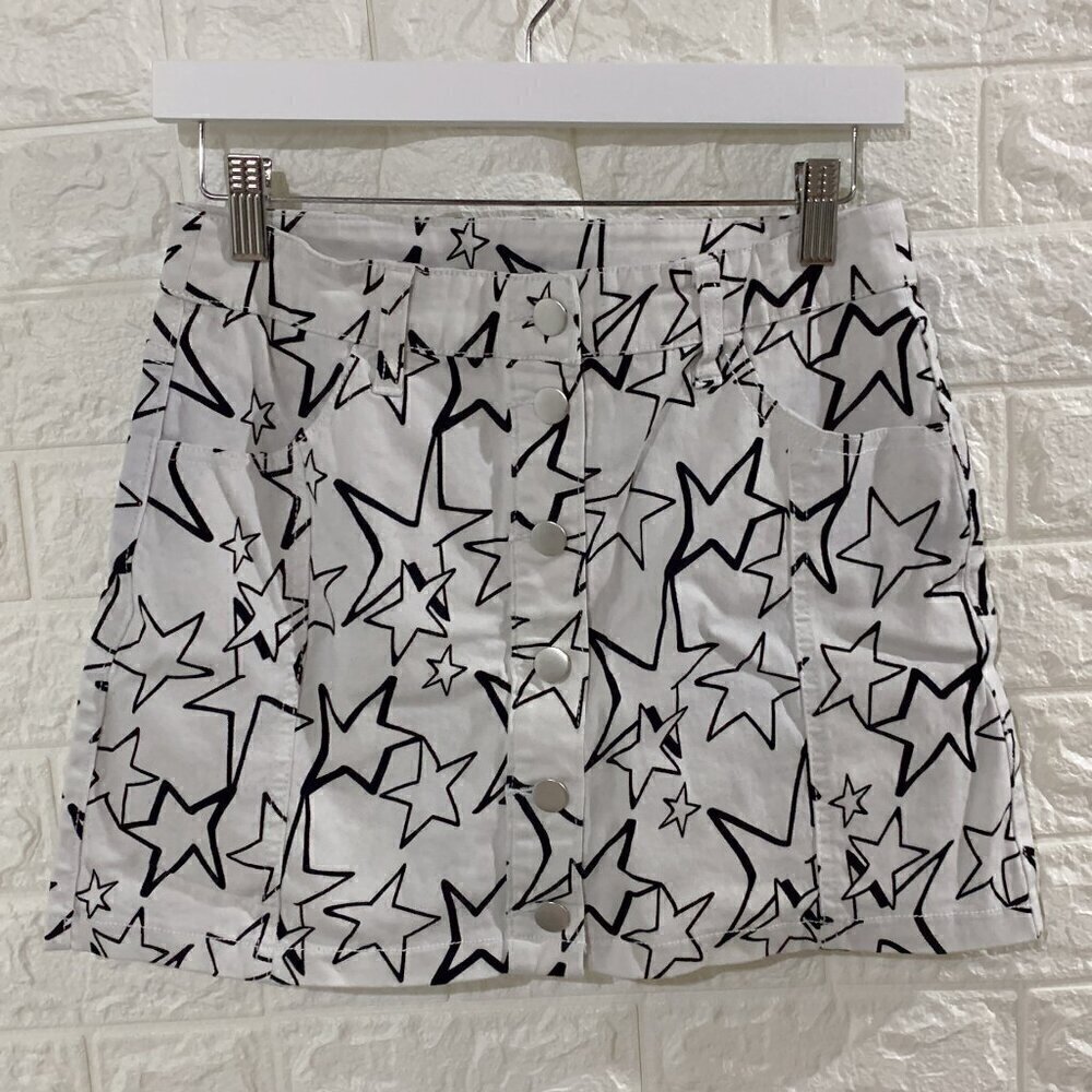 EXCELLENT CONDITION SKIRT | BLACK WHITE | STARS PATTERN | FOUR POCKETS